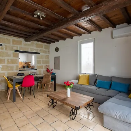 Nyaraló Maison Familiale A 2 Min A Pied De L'institut A Armand Calme Jeux Babyfoot Jacuzzi Proche